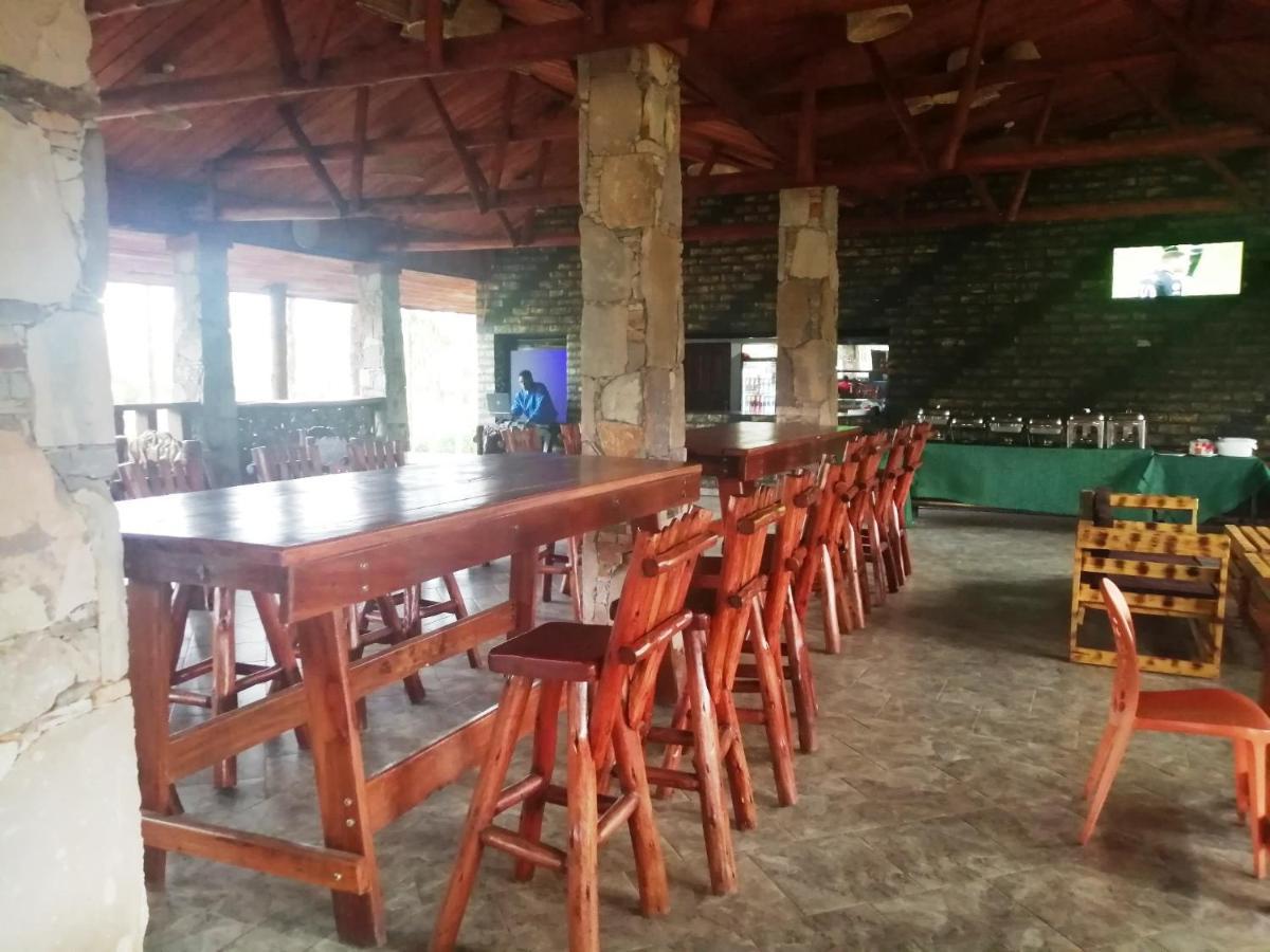 Murchison Backpackers Masindi Esterno foto