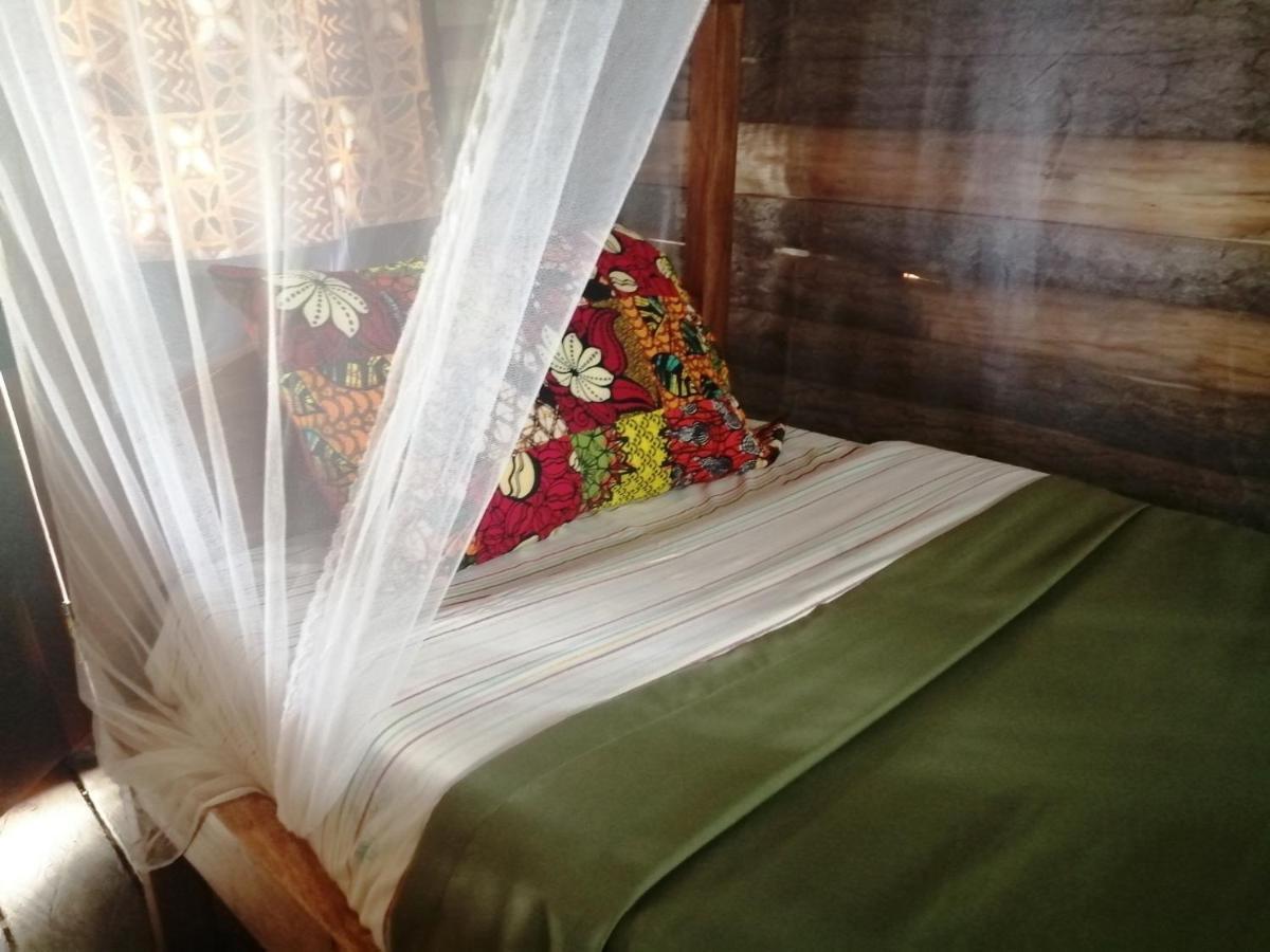 Murchison Backpackers Masindi Esterno foto