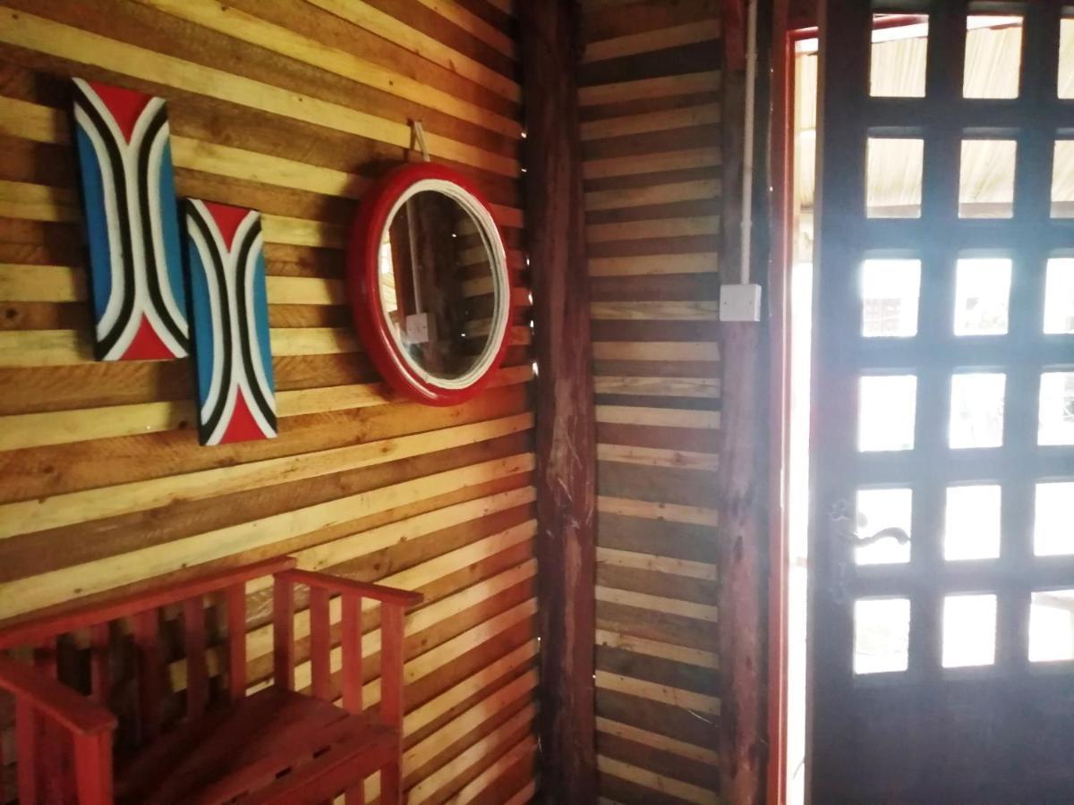 Murchison Backpackers Masindi Esterno foto