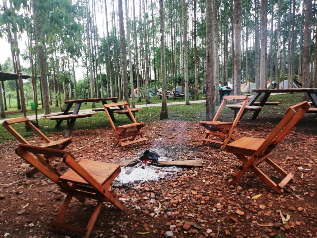 Murchison Backpackers Masindi Esterno foto