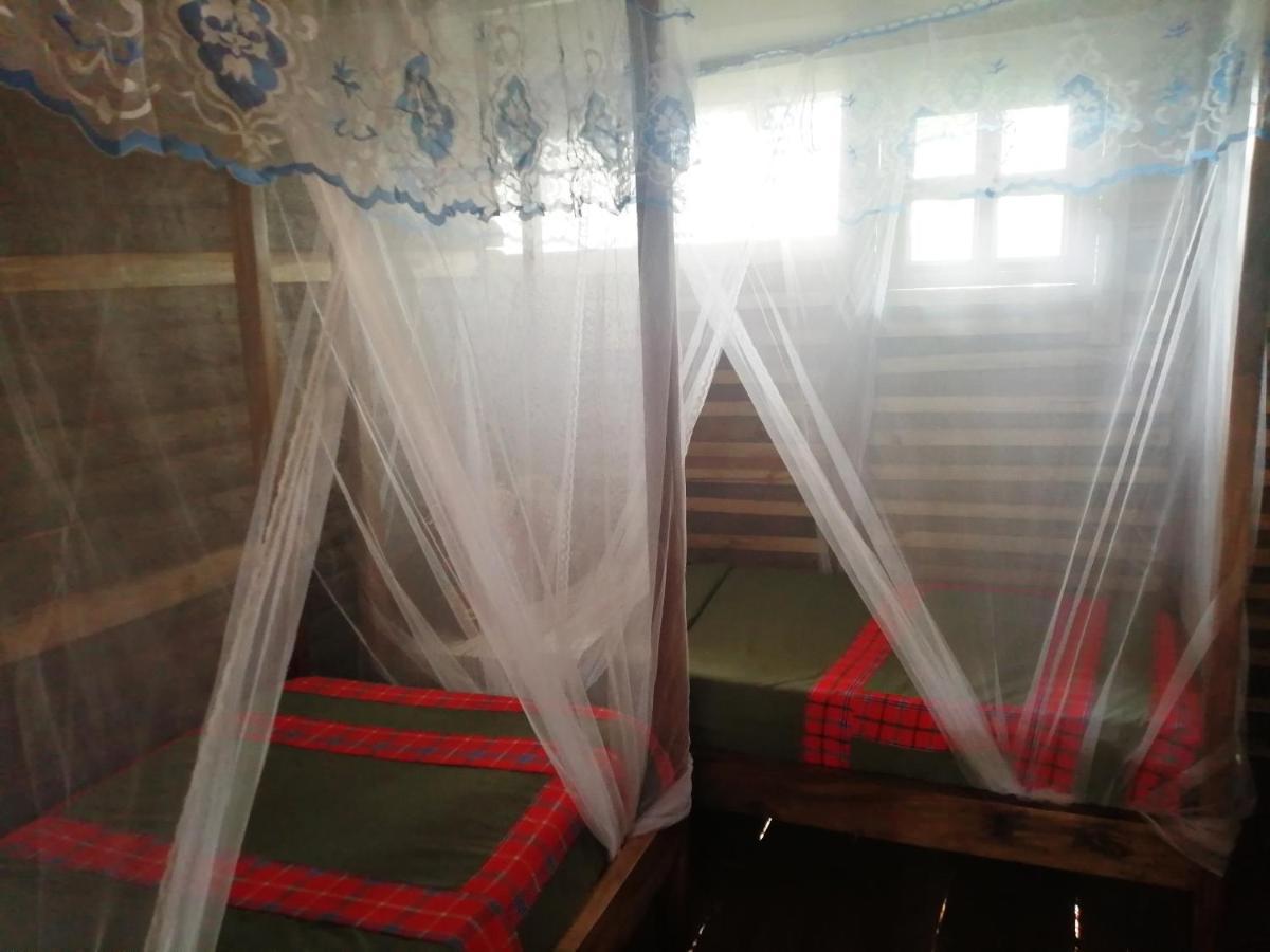 Murchison Backpackers Masindi Esterno foto