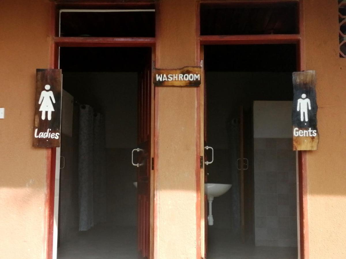 Murchison Backpackers Masindi Esterno foto