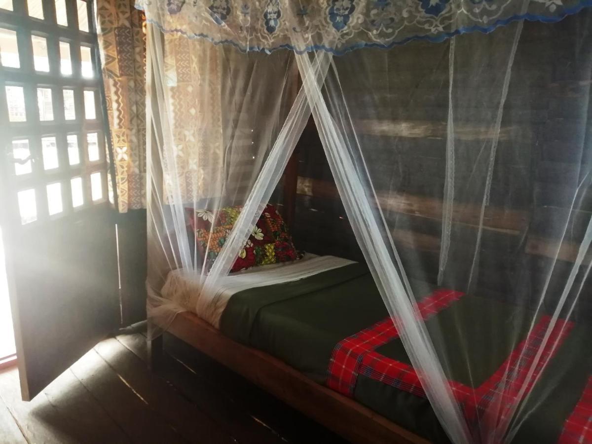 Murchison Backpackers Masindi Esterno foto