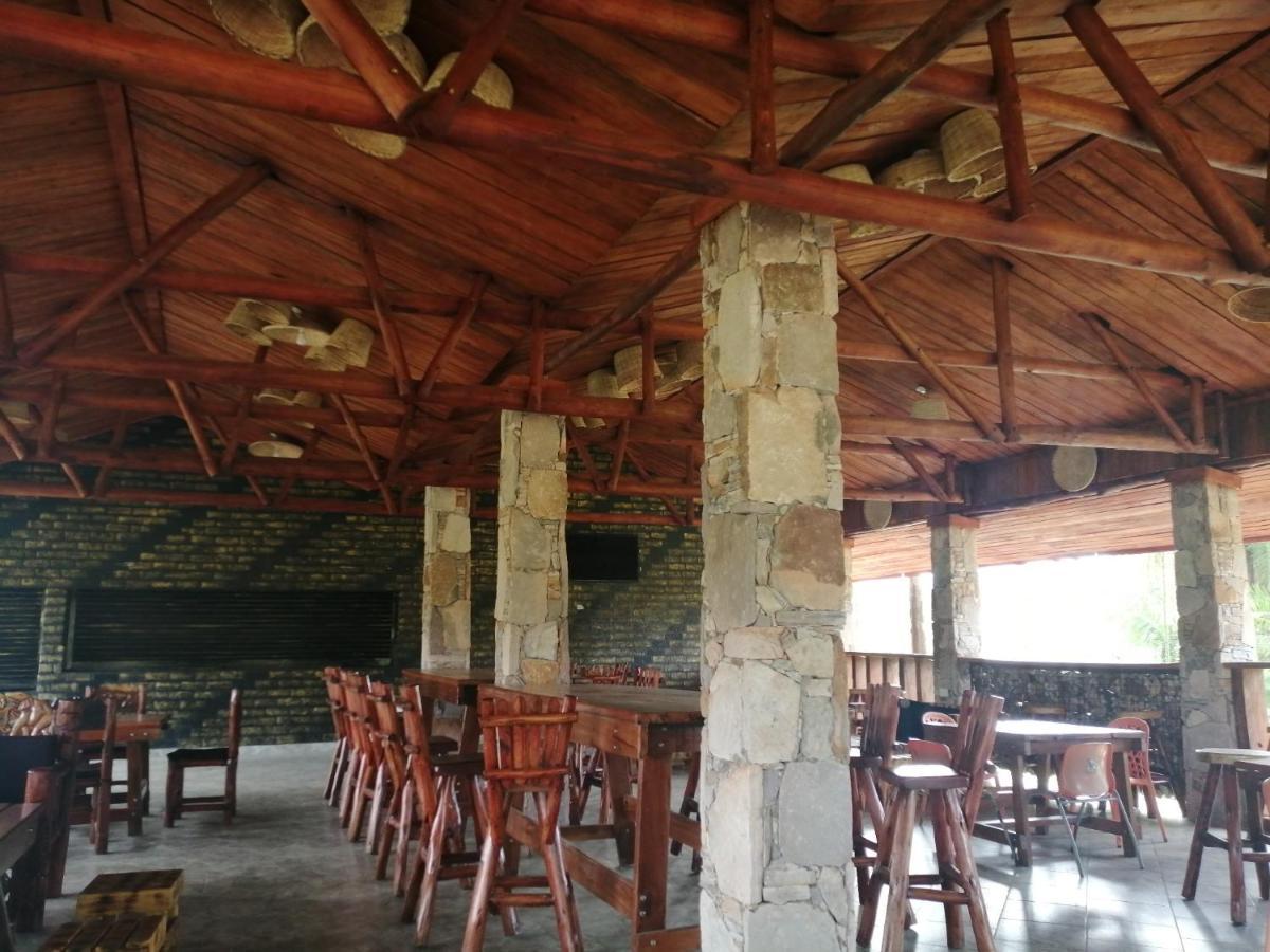 Murchison Backpackers Masindi Esterno foto