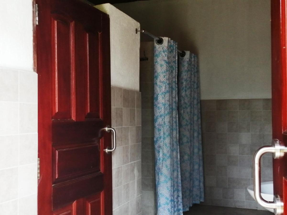 Murchison Backpackers Masindi Esterno foto