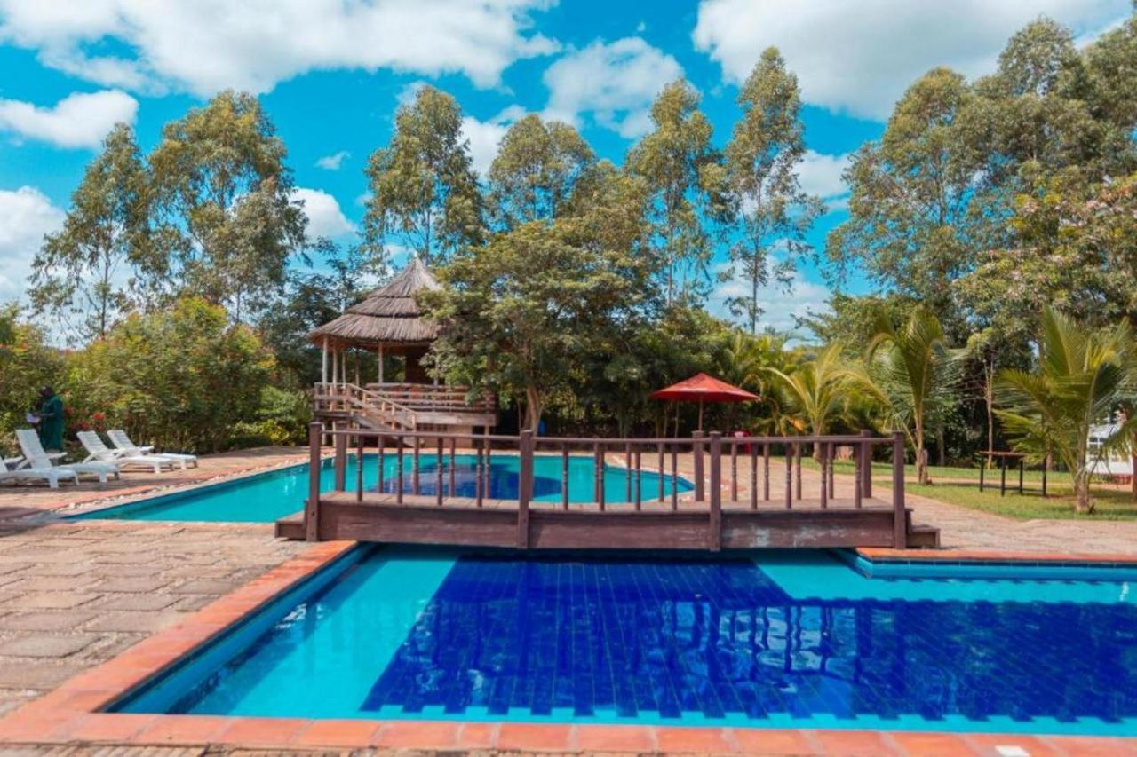 Murchison Backpackers Masindi Esterno foto